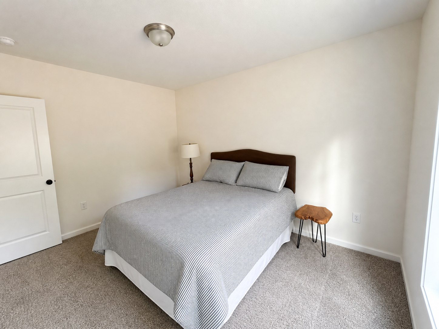 Second queen bedroom at Wild Cherry Lodge