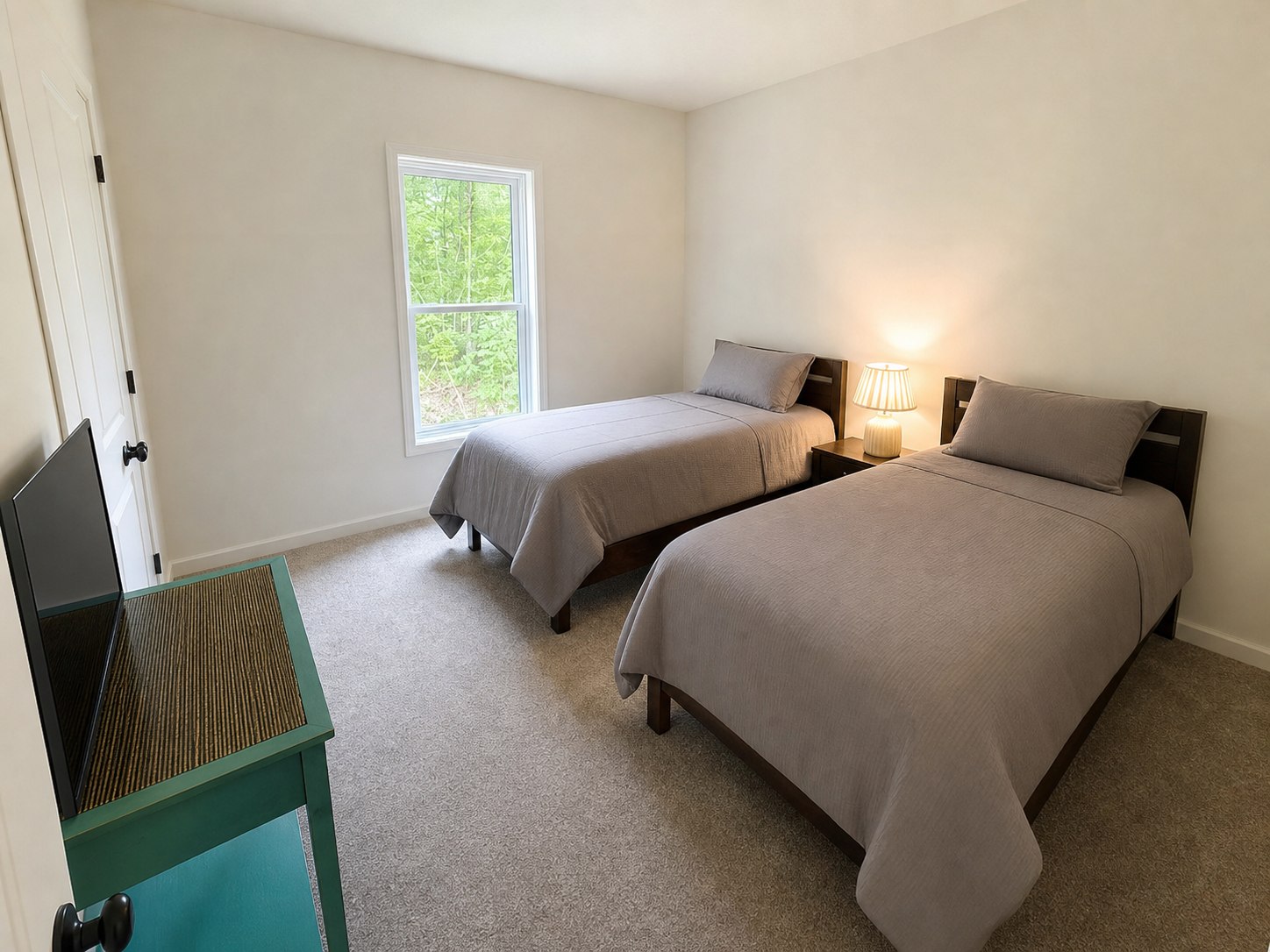 Twin bedroom with two beds at Wild Cherry Lodge